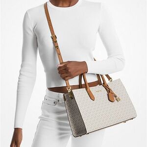 MICHAEL MICHAEL KORS
Scarlett Medium Signature Logo Satchel